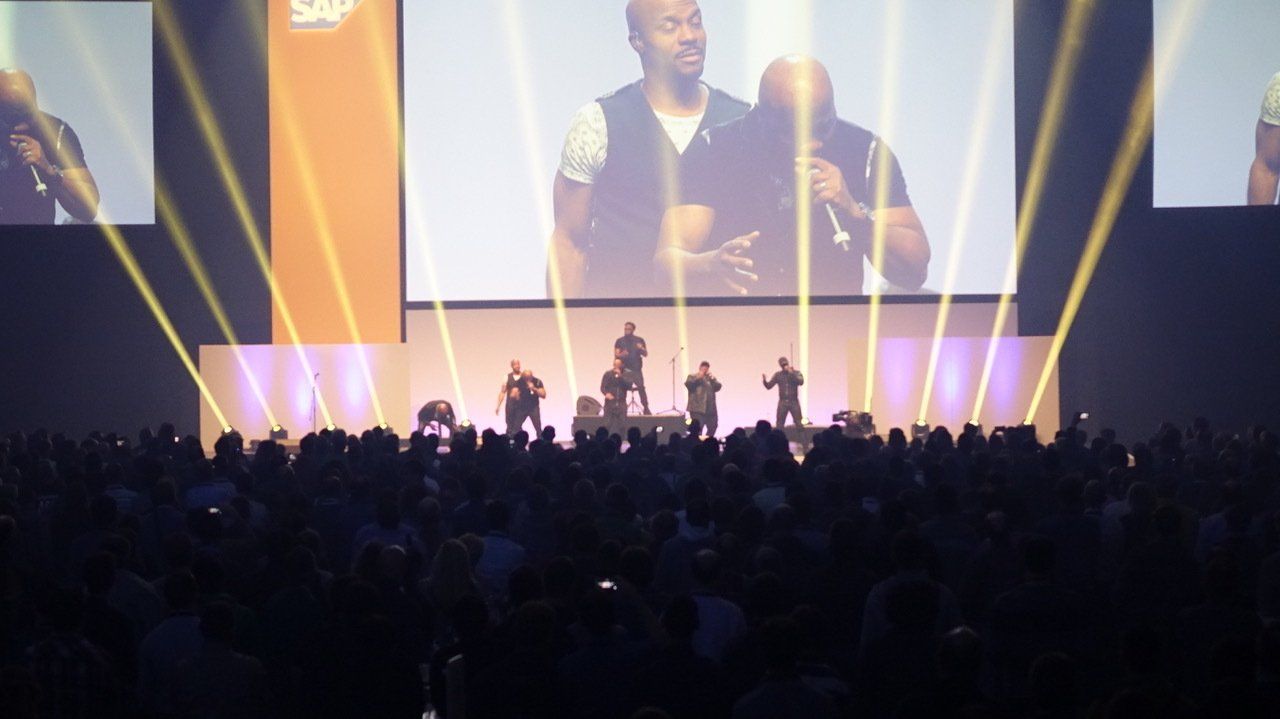 SAP Abschlussfeier: Musiker rocken die Bühne