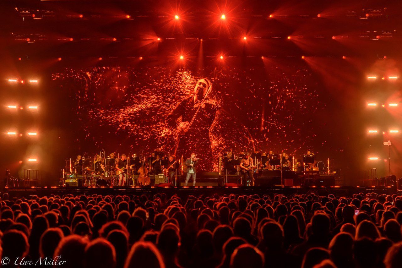 David Garrett spielt Geige, virtuell und live