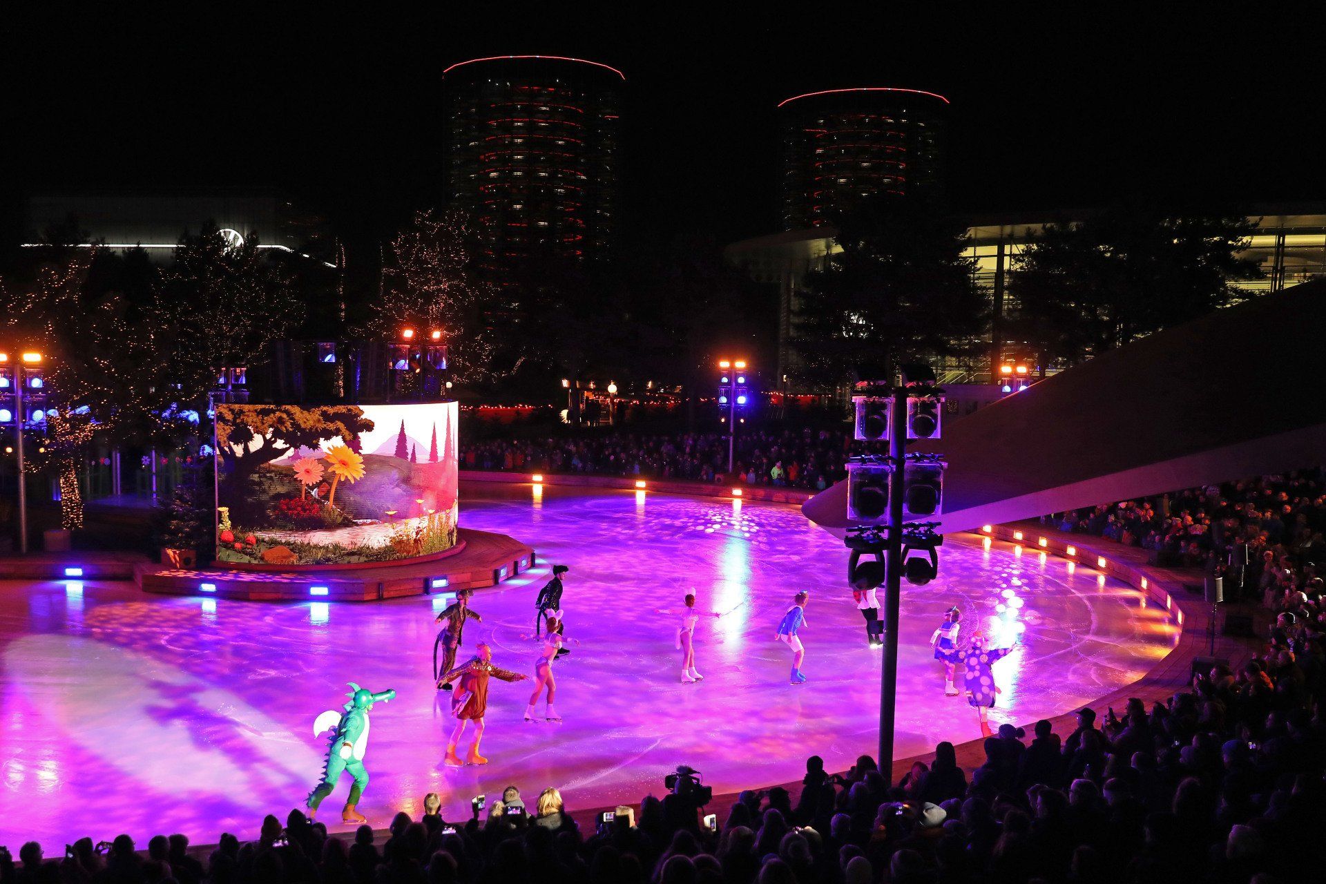 Szene aus Tabaluga on Ice: Darsteller auf dem Eis