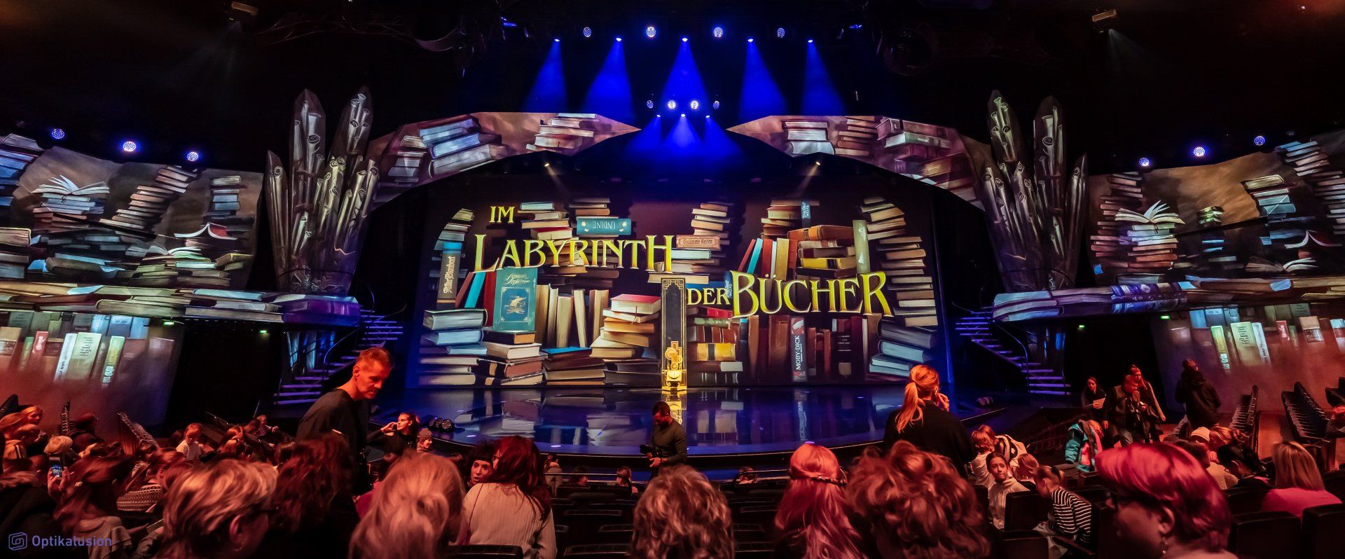 Im Labyrinth der Bücher - Friedrichstadt-Palast Berlin