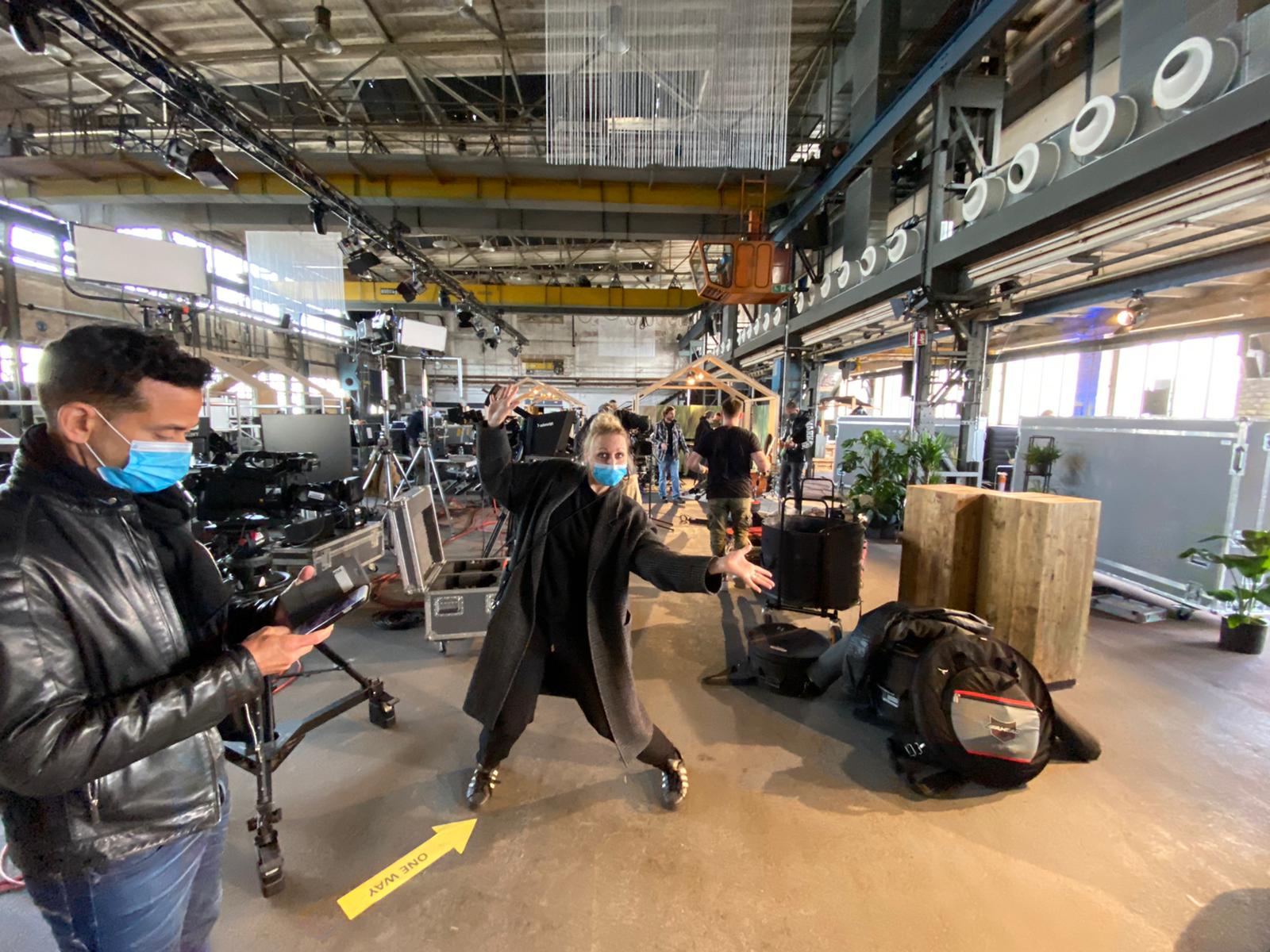 Andreana Clemenz am Set