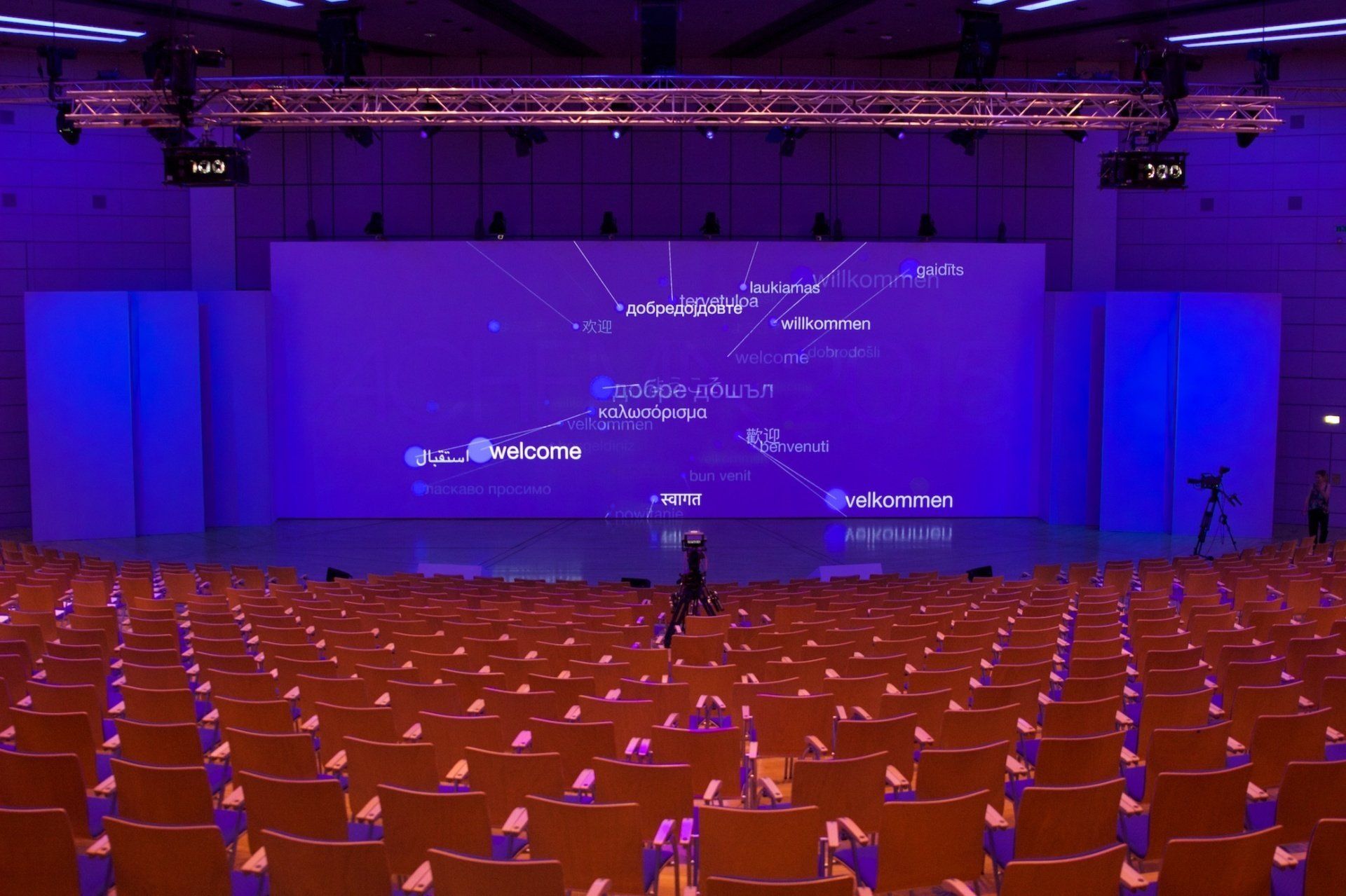 Blick in den noch leeren Saal