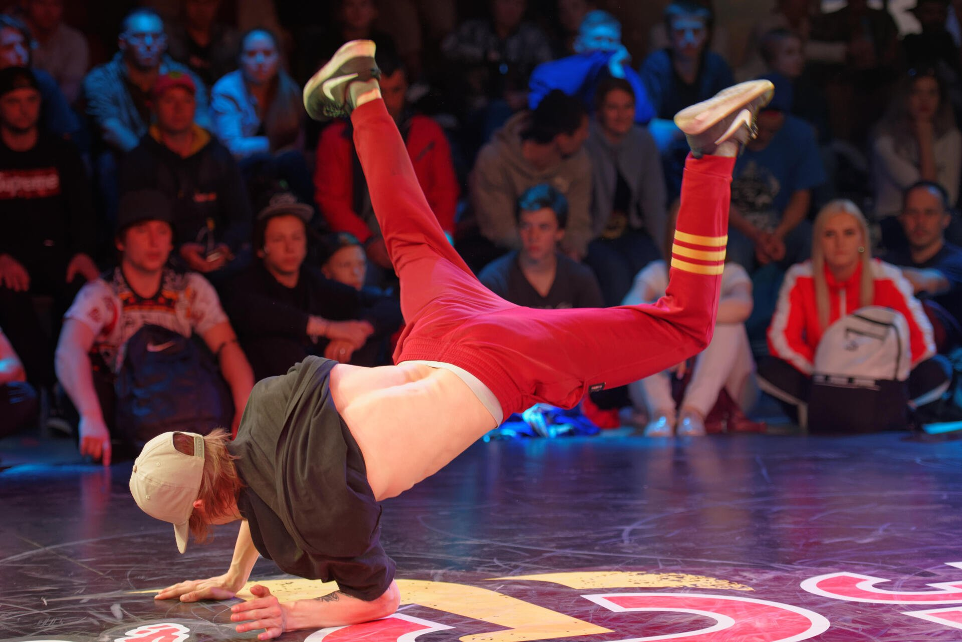 Ein Breakdancer
