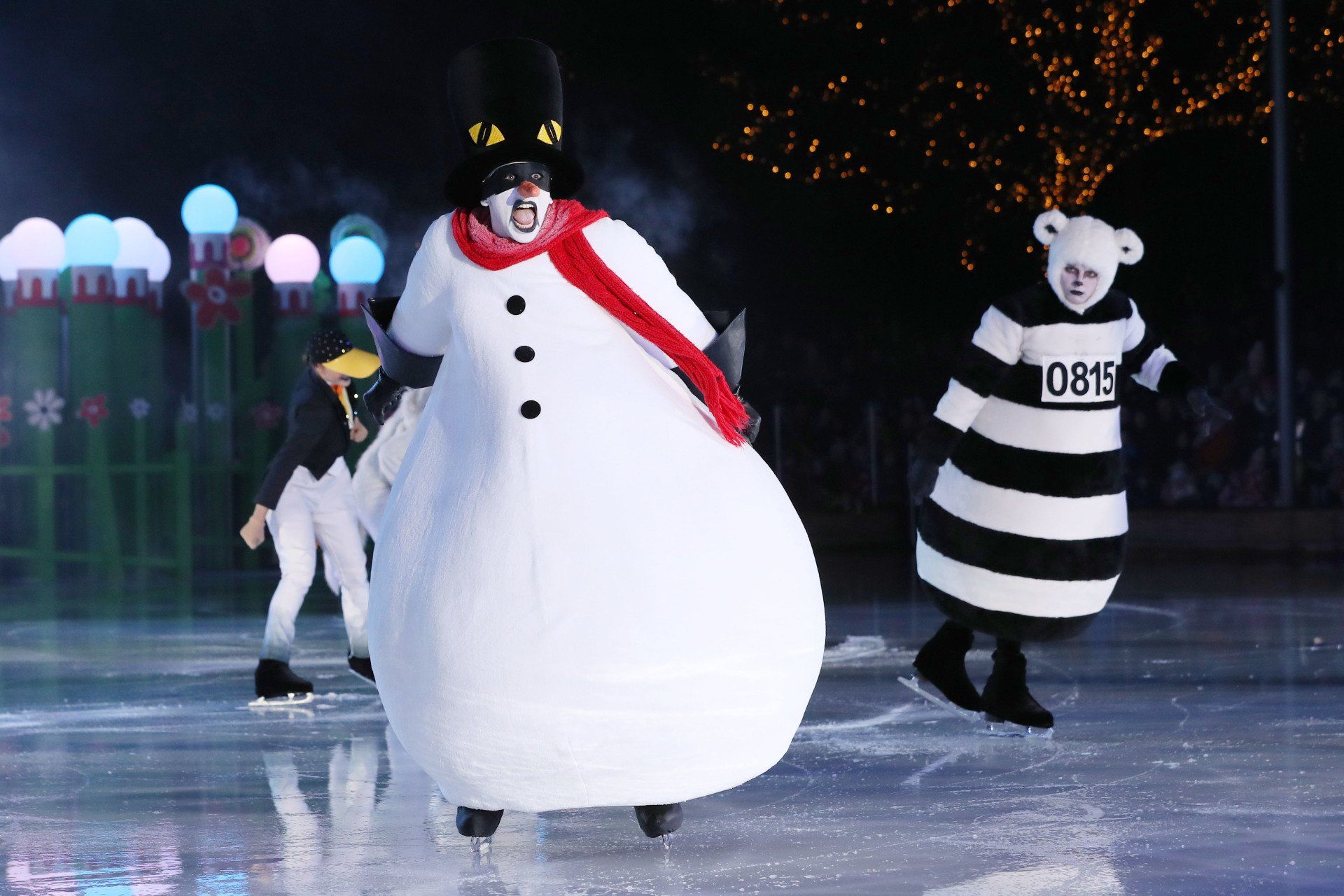 Szene aus Tabaluga on Ice: Der böse Arktos macht ein unheimliches Gesicht.