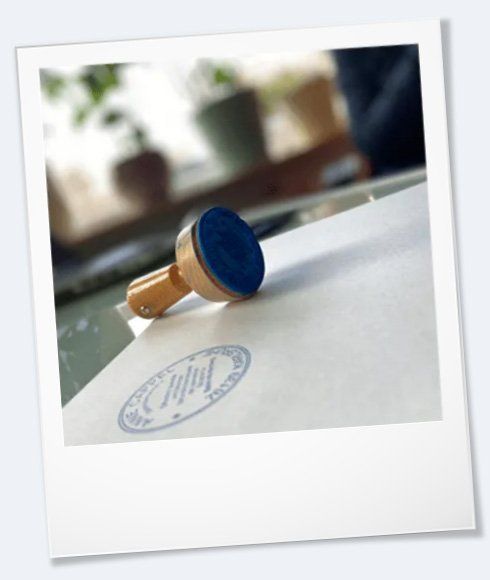 Foto mit Stempel, Papier und Stempelabdruck