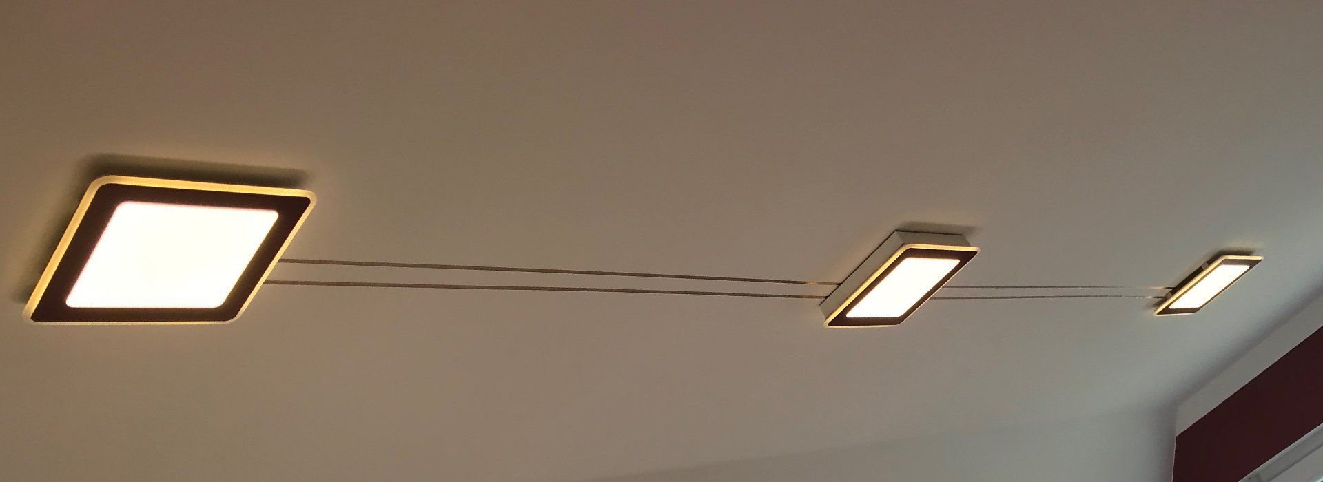 Wandregal mit Beleuchtung