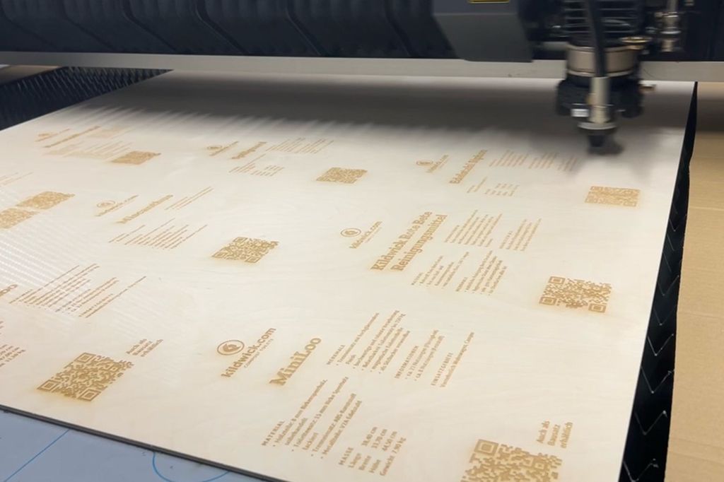 Gravur in Sperrholz Gravurarbeiten in Holz / Sperrholz / Edelstahl