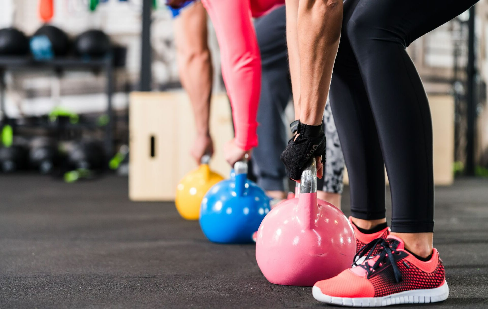 people lifting weights