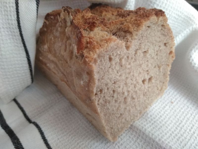 selbst gemachtes Weizenbrot mit Sauerteig Weizenbrot mit Sauerteig