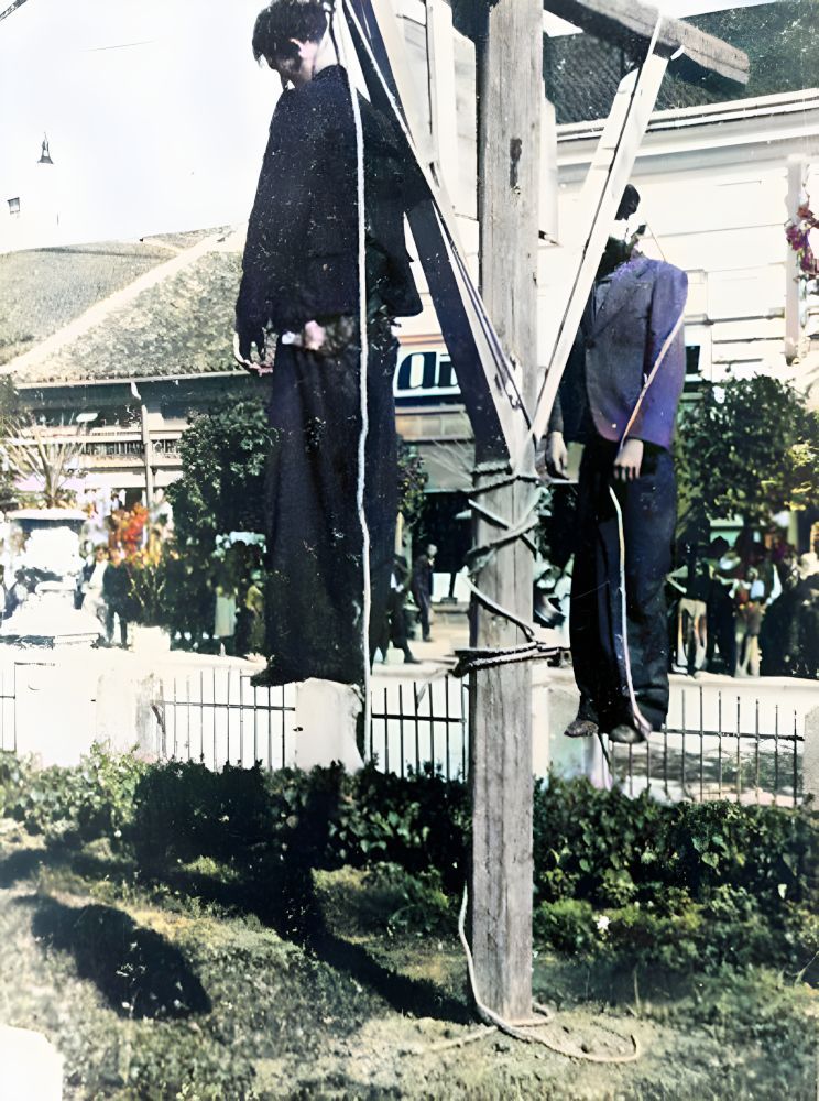 pendaison a été prise dans le centre de Kragouillévatz, près de la Grand-Croix, en 1941.