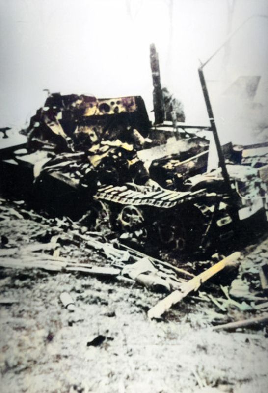 Kragouillévatz, le 15 octobre 1941. Char allemand que les Tchetniks ont détruit