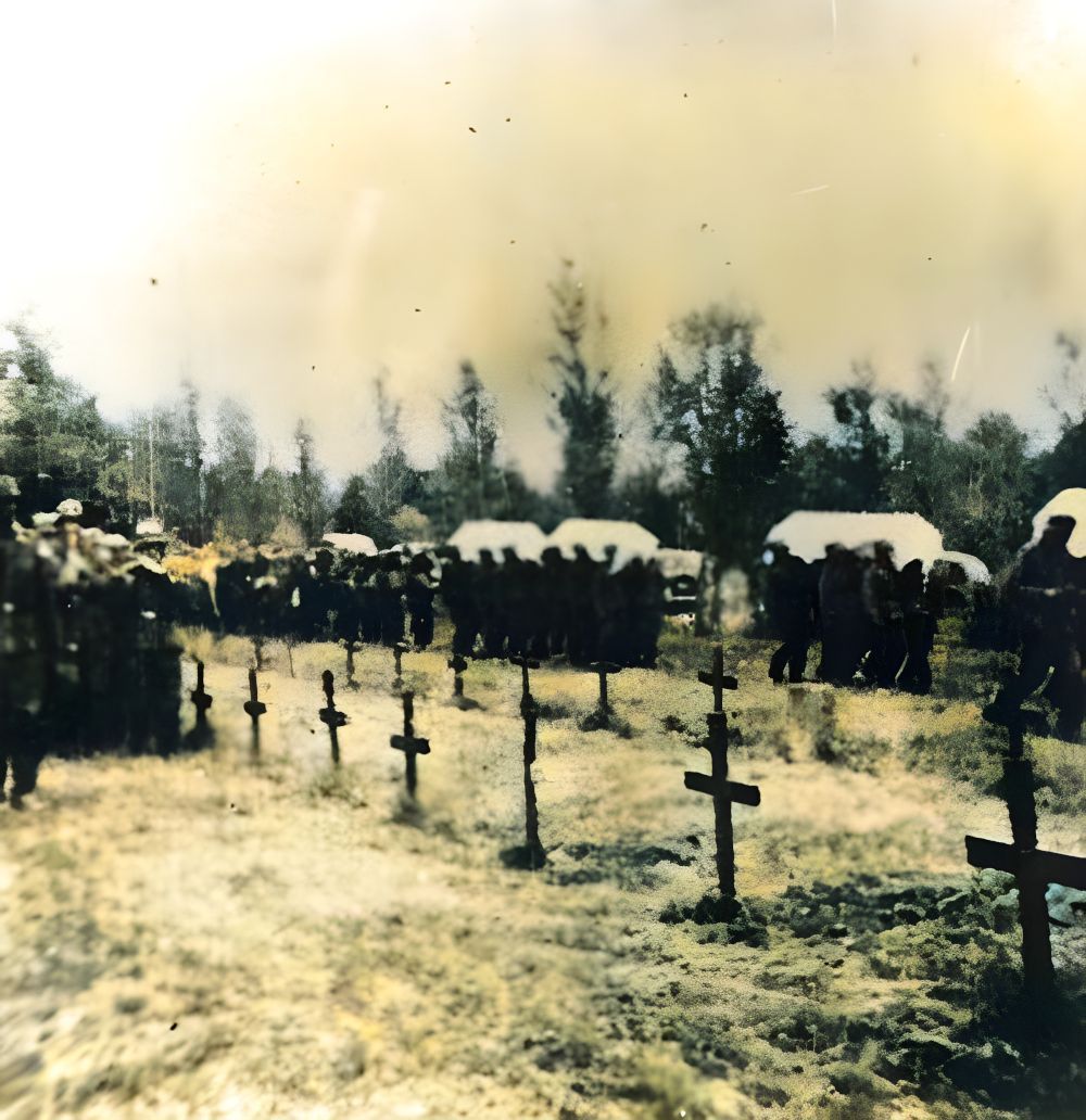 Kragouuillévatz, la forêt de Choumaritsé en octobre 1941. Les nazis enterrent leurs morts
