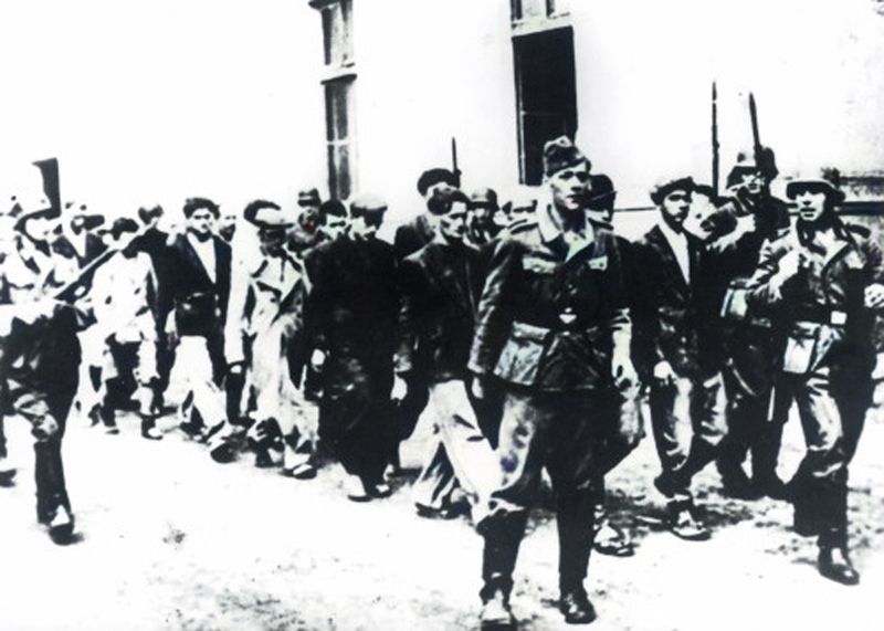 Kragouillévatz le 20 octobre 1941. Les nazis raflent des habitants pour les exécuter