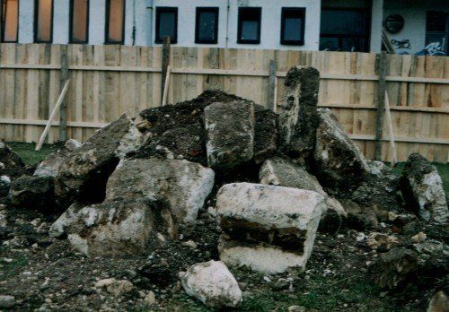 Monticule de gravas contenant des vestiges non répertoriés lors des fouilles