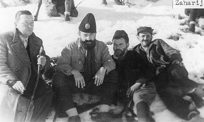 1er à gauche: le major Fehim Musakadic, à droite: le major Zaharié Ostojic à l'hiver 1942-1943 dans les montagnes de Bosnie