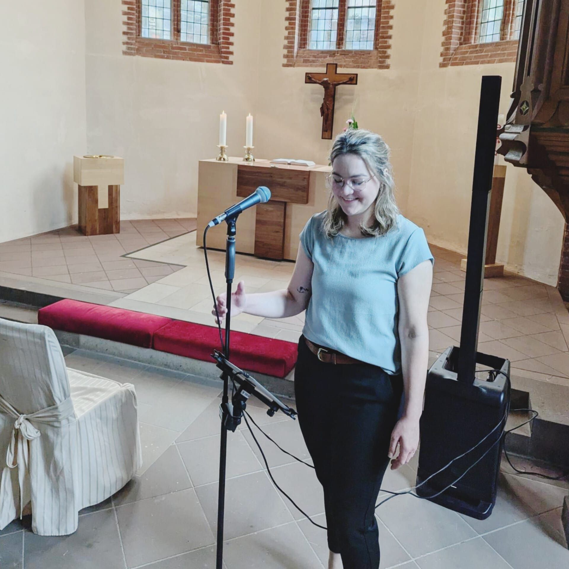 rabeasingt Rabea Schildt singt auf einer Hochzeit in der Kirche St Paulus in Buchholz in der Nordheide | Foto: Rabea Schildt