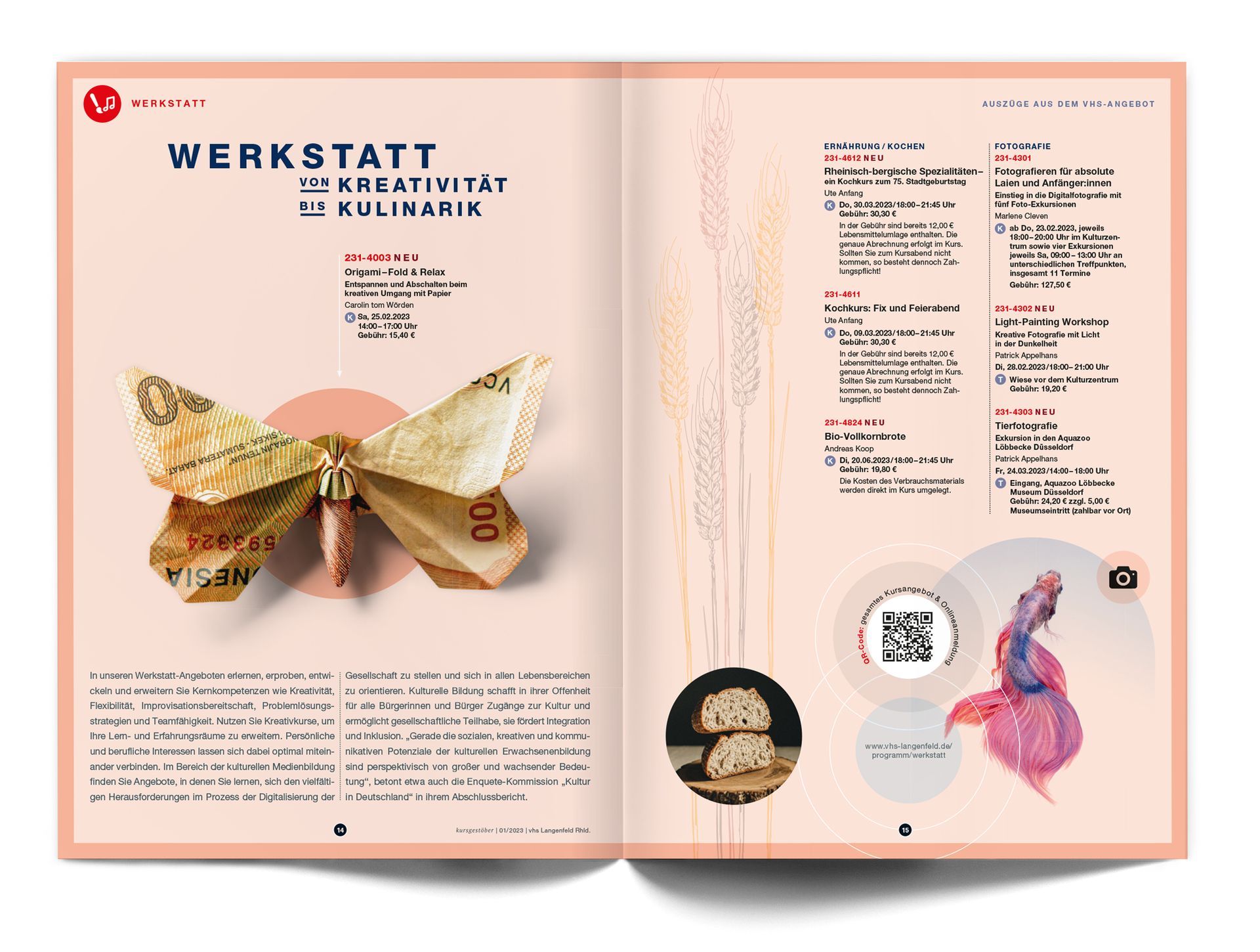 Doppelseite „Werkstatt“ Doppelseite des VHS-Magazins ‚Kursgestöber‘ mit dem Fachbereich ‚Werkstatt‘. Gezeigt werden ausgewählte Kursvorschläge sowie mehrere kleinere Abbildungen zu den kuratierten Angeboten. Zu sehen sind unter anderem ein aus einem Geldschein gefalteter Schmetterling als Hinweis auf einen Origami-Kurs, ein Koifisch für einen Tierfotografie-Kurs und zwei gestapelte Brote als Symbol für einen Backkurs.