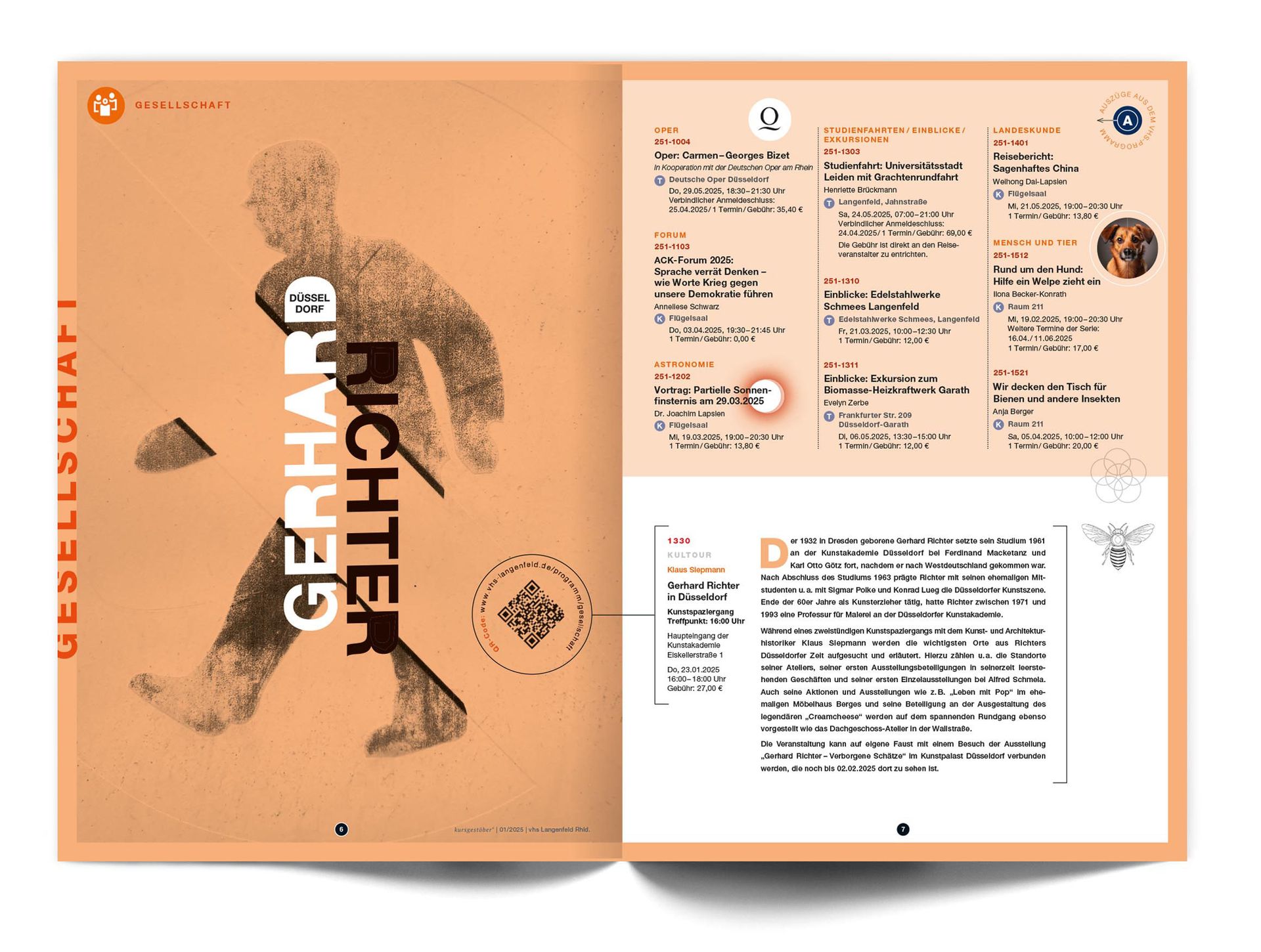 Doppelseite „Gesellschaft“ Das Layout einer Doppelseite des VHS-Magazins ‚Kursgestöber‘ für den Fachbereich ‚Gesellschaft‘ zeigt auf der linken Seite ein Schwarzweißfoto eines Fußgängerschildes auf orange-beigen Hintergrund. Auf der rechten Seite finden sich in der oberen Hälfte die VHS-Kursempfehlungen, während die untere Hälfte einen Begleittext zur Kunstexkursion enthält, der sich auf das Motiv des Fußgängerbilds auf der linken Seite bezieht.