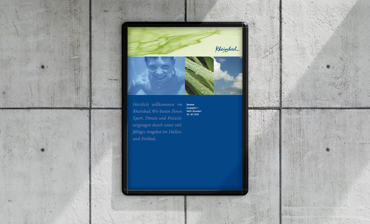 Rheinbad Poster Rheinbad Poster im Aluminiumrahmen auf grauer Betonwand
