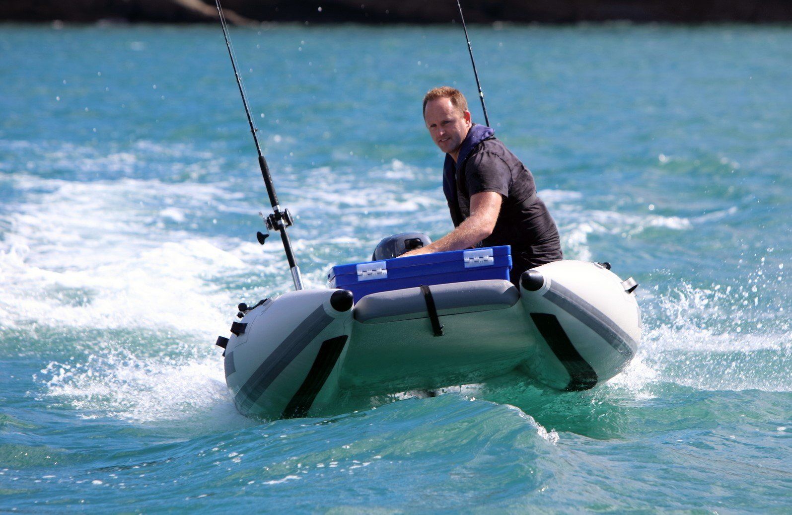 I gommoni da catamarano di Takacat sono leggeri, pieghevoli, veloci e robusti I gommoni da catamarano di Takacat sono leggeri, pieghevoli, veloci e robusti