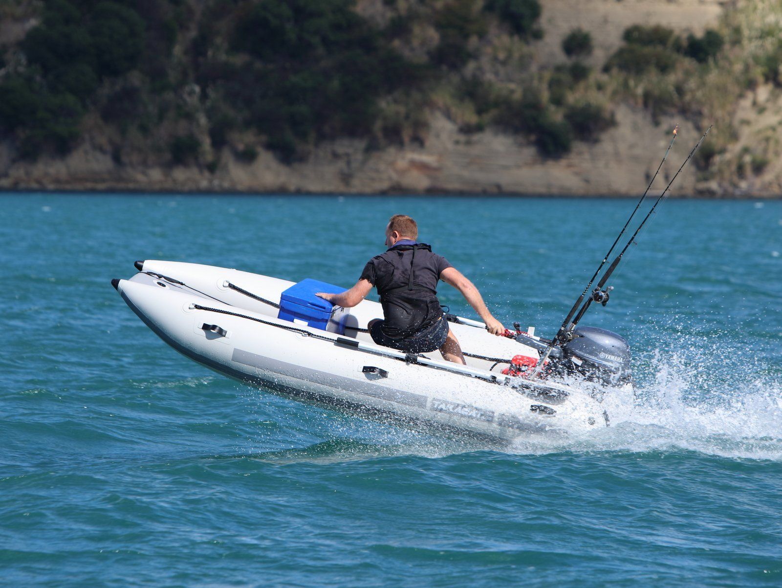 TAKACAT - bateaux pneumatiques catamarans