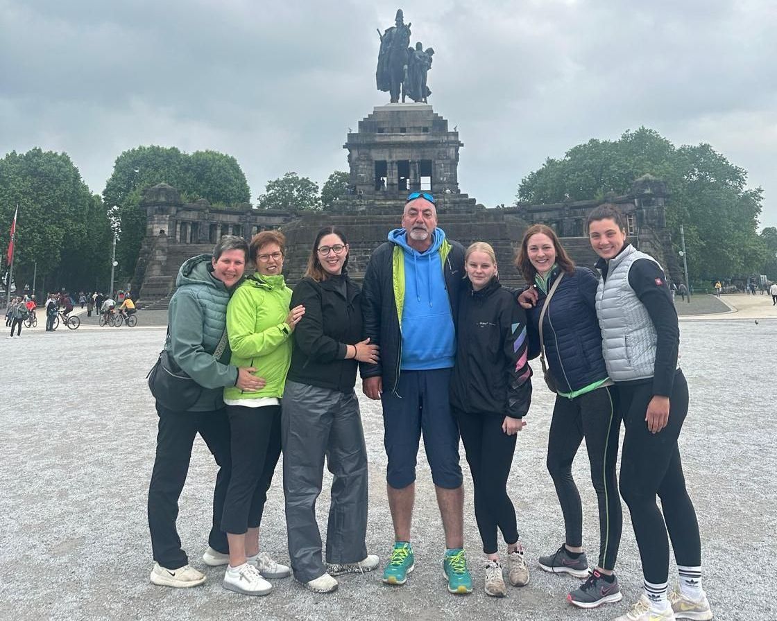Abschlussfoto unserer Mosel-Radtour am Deutschen Eck in Koblenz