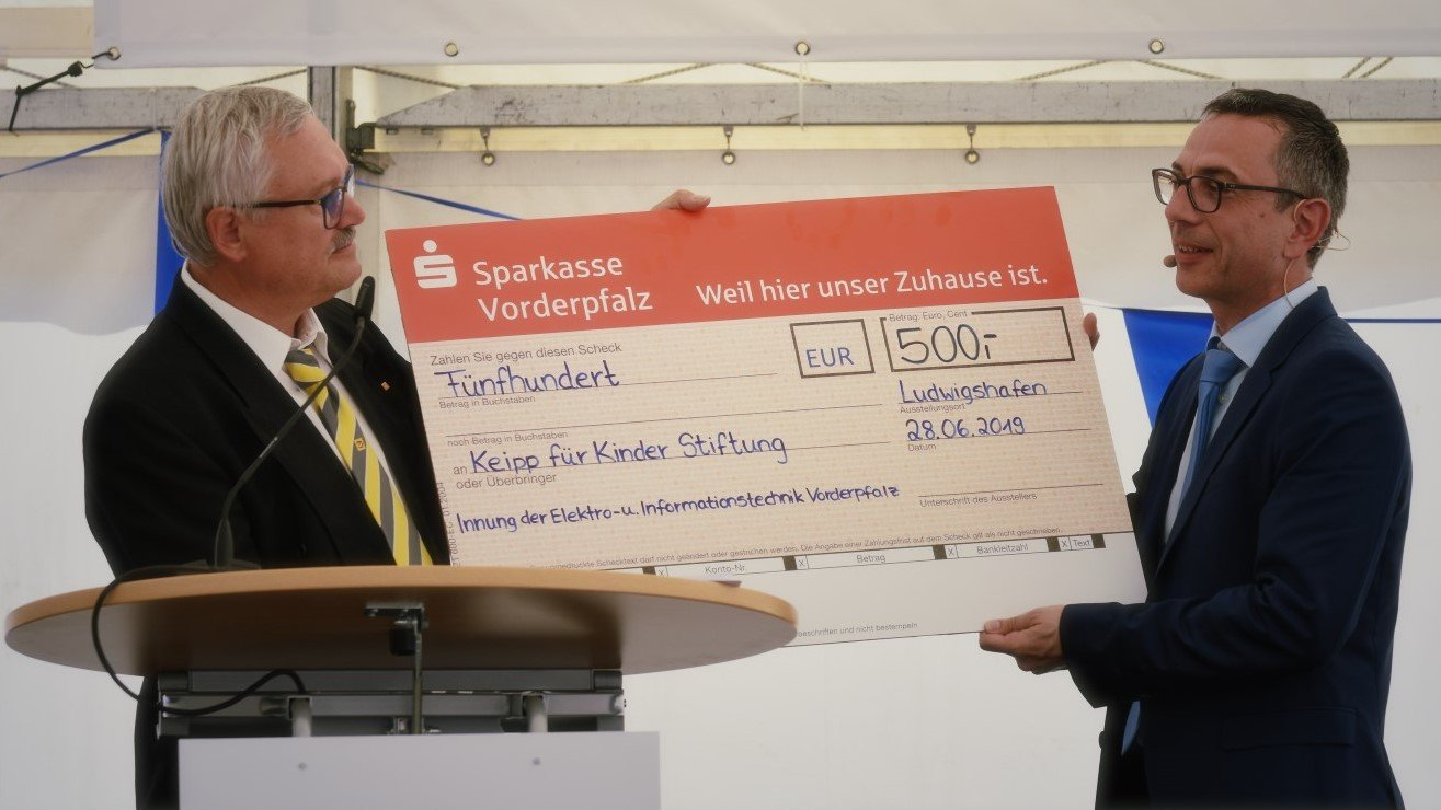 Spende der Elektroinnung Vorderpfalz Spende der Elektroinnung