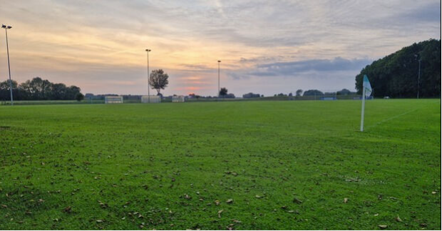 Die Flutlichtanlage unseres Fußballplatzes feiert ihren 30. Geburtstag