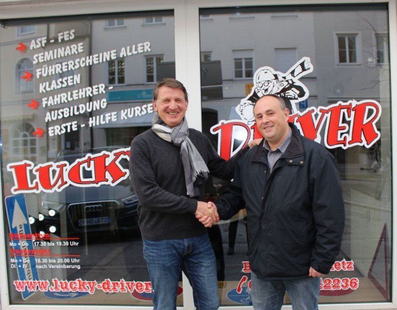 Übergabe der Fahrschule Lucky-Driver in Weilheim-Schongau an Harald Übernahme der Fahrschule Lucky-Driver in Weilheim im Januar 2018. Bernd Steinmetz übergibt die Fahrschule Lucky-Driver an den erfahrenen und langjährigen Fahrlehrer Harald