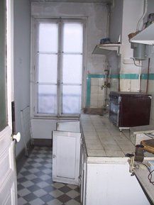 #architecte #architectesaintefoyleslyon #architectelyon #renovation #extension #surélévation #maisonmoderne #permisdeconstruire #pland'architecte Aurelia Foyatier Architecte Lyon - Aurelia Foyatier Architecte Sainte Foy les Lyon - renovation maison - extension maison - agrandissement maison - maison dans l'ouest de Lyon - architecture moderne et design - claustrat, verrière, bso, ral 7016