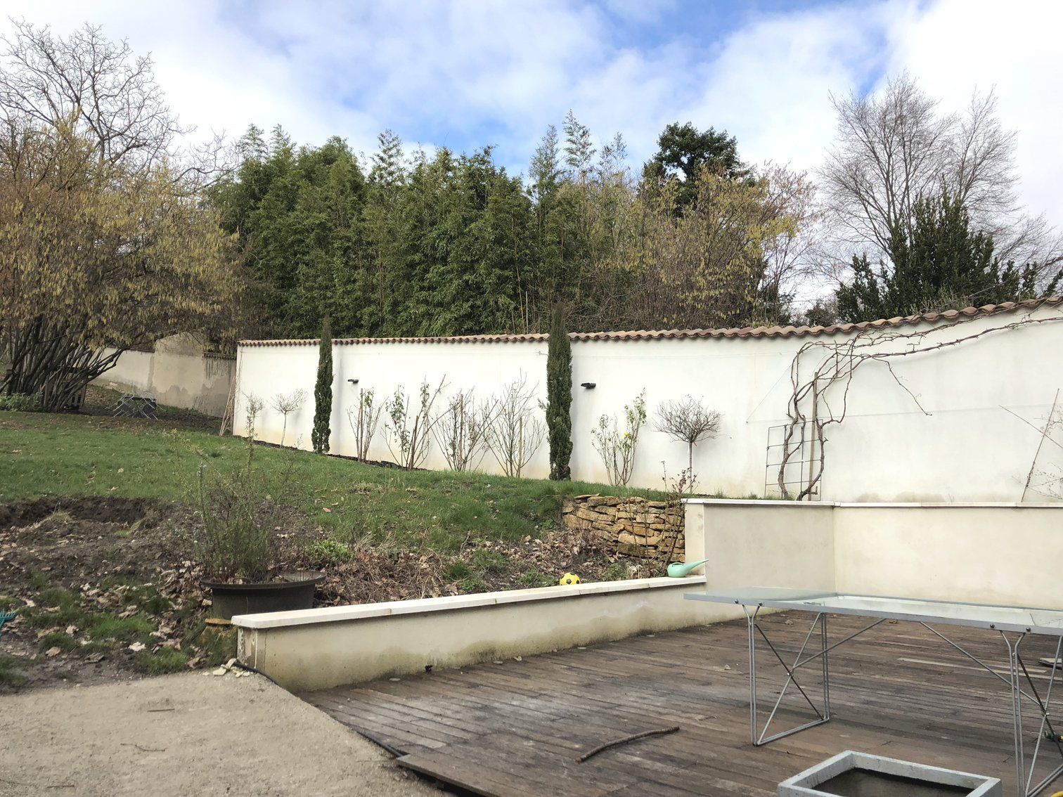 #architecte #architectelyon #renovation #extension #surélévation #maisonmoderne #permisdeconstruire #pland'architecte Aurelia Foyatier Architecte Lyon - Aurelia Foyatier Architecte Ste Foy les Lyon - renovation maison - extension maison - agrandissement maison - maison dans l'ouest de Lyon - architecture moderne et design - claustrat, verrière, bso, ral 7016