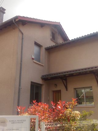 #architecte #architectelyon #architectesaintefoyleslyon #chantier #renovation #extension #surélévation #maisonmoderne #permisdeconstruire #pland'architecte Aurelia Foyatier Architecte Lyon - Aurelia Foyatier Architecte Ste Foy les Lyon - chantier - renovation maison - extension maison - agrandissement maison - maison dans l'ouest de Lyon - architecture moderne et design - claustrat, verrière, bso, ral 7016