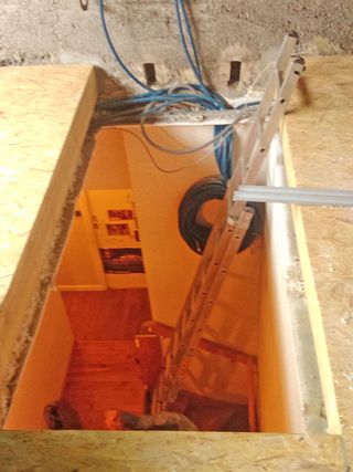 #architecte #architectelyon #architectesaintefoyleslyon #chantier #renovation #extension #surélévation #maisonmoderne #permisdeconstruire #pland'architecte Aurelia Foyatier Architecte Lyon - Aurelia Foyatier Architecte Ste Foy les Lyon - chantier - renovation maison - extension maison - agrandissement maison - maison dans l'ouest de Lyon - architecture moderne et design - claustrat, verrière, bso, ral 7016