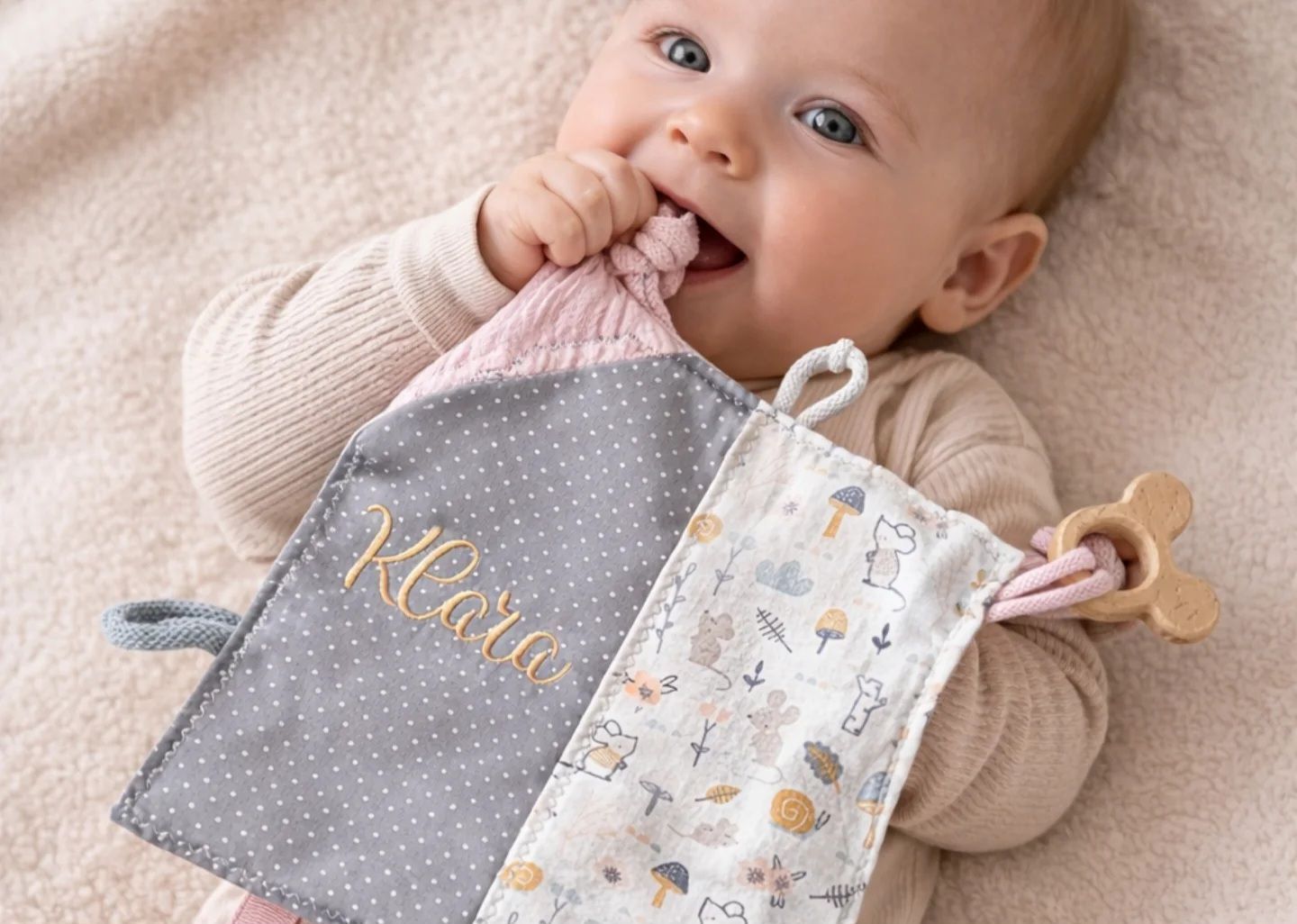 Dein Baby wird es lieben Personalisiertes Senso/Knistertuch, individuelles Baby Geschenk aus Stoff mit dem Namen Klara