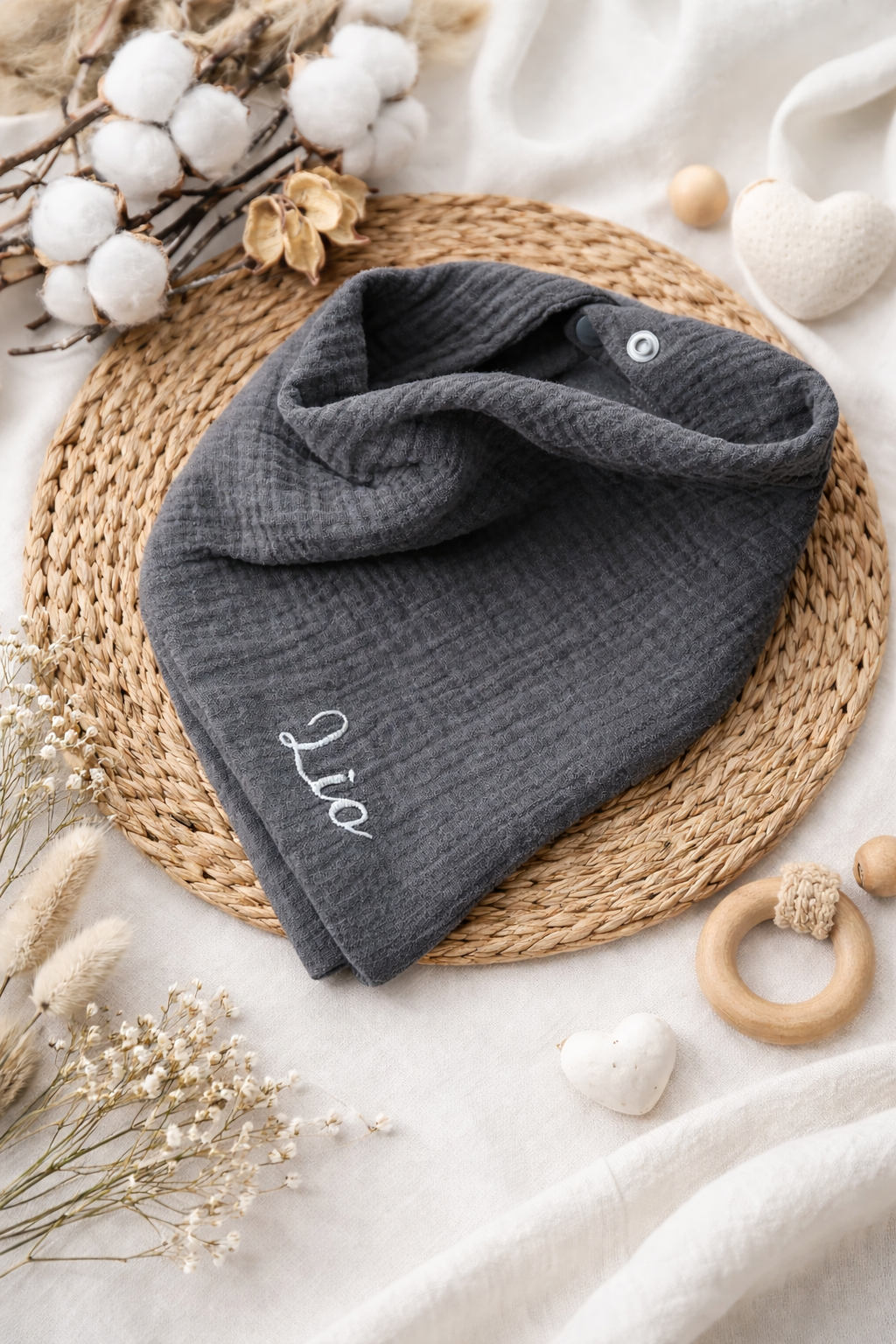 Musselintuch, Dreieckstuch, Halstuch mit dem Namen Lio, individuelles Babygeschenk