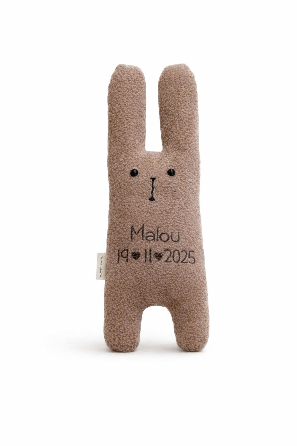 Personalisierter Kuschelhase mit Namen und Geburtsdatum aus braunem Fleece, Knopfaugen und gestickter Nase