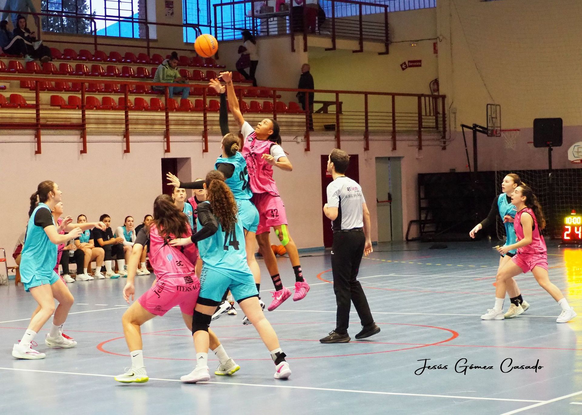 Chicas del Cochinillo Segoviano en un partido