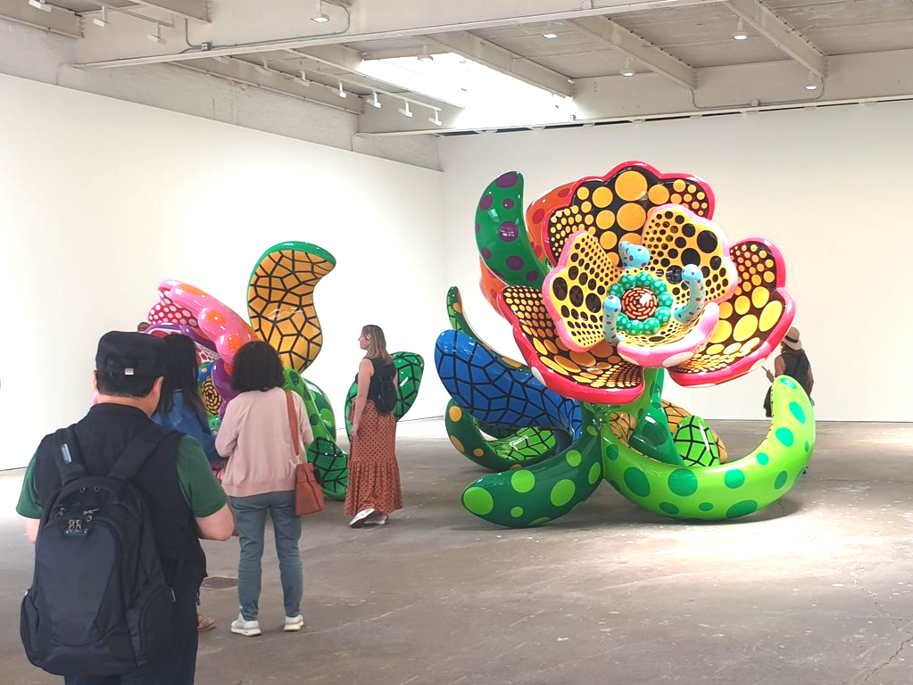 Kunstspaziergang: David Zwirner zeigt Yayoi Kusama Auf einer Kunsführung durch die Galerien von Chelsea: David Zwirner zeigt Yayoi Kusama