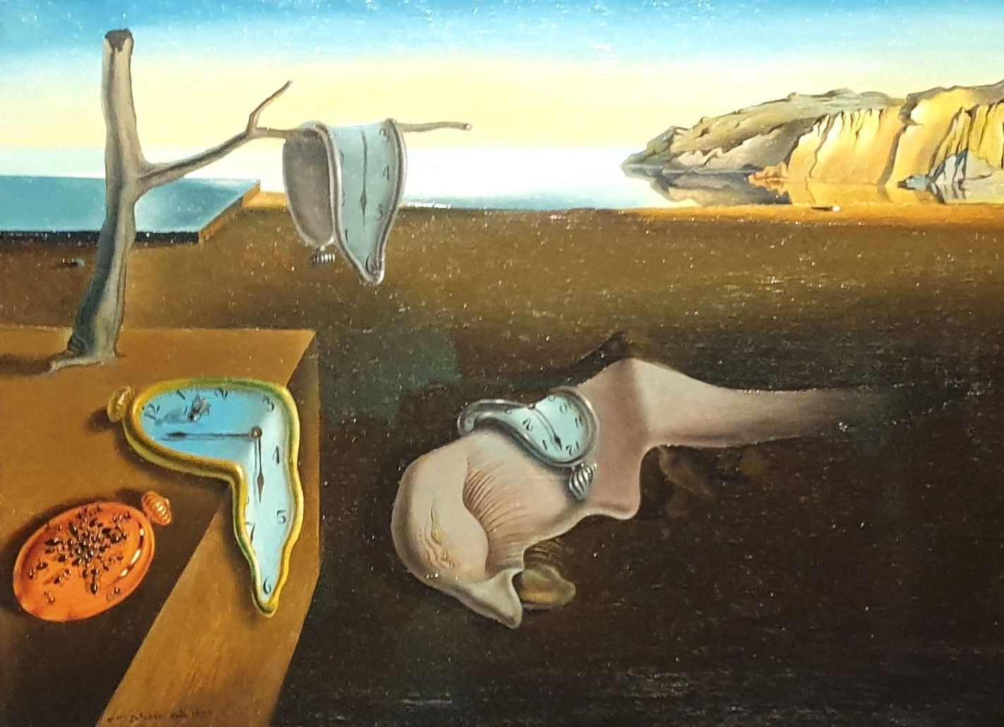 Eines der bekanntesten Werke im MoMA, das wir bei der Besichtiung anschauen. New York Führung durchs MoMA: Salvador Dalí, die Beständigkeit der Erinnerung.