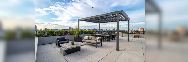 Pergola bioclimatique aluminium installée par SMC Menuiseries à Reims