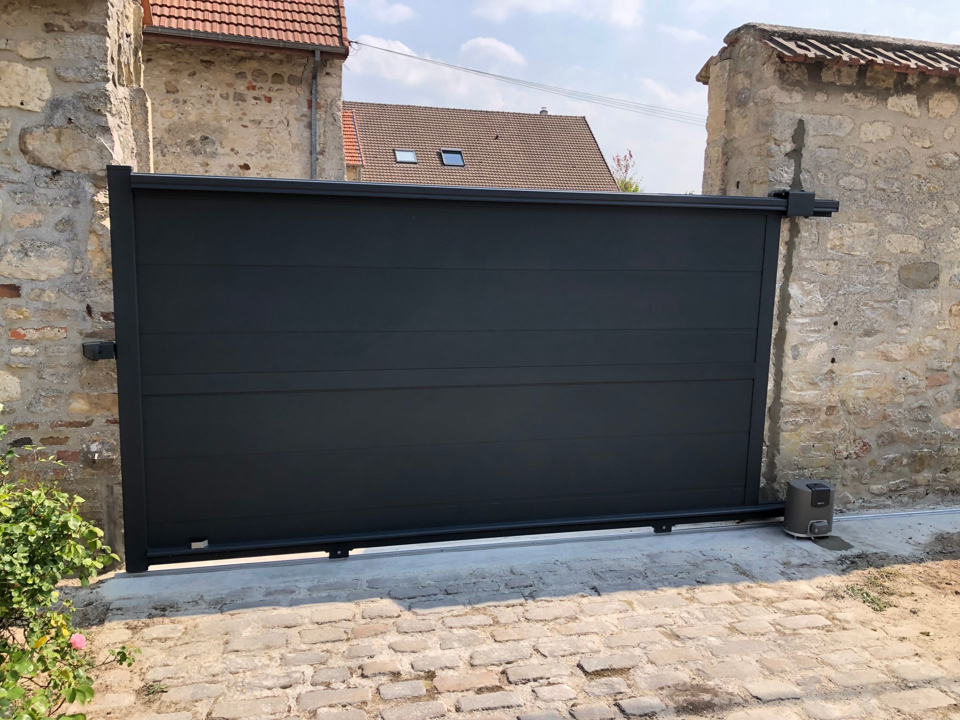 SMC Menuiseries Portail coulissant aluminium