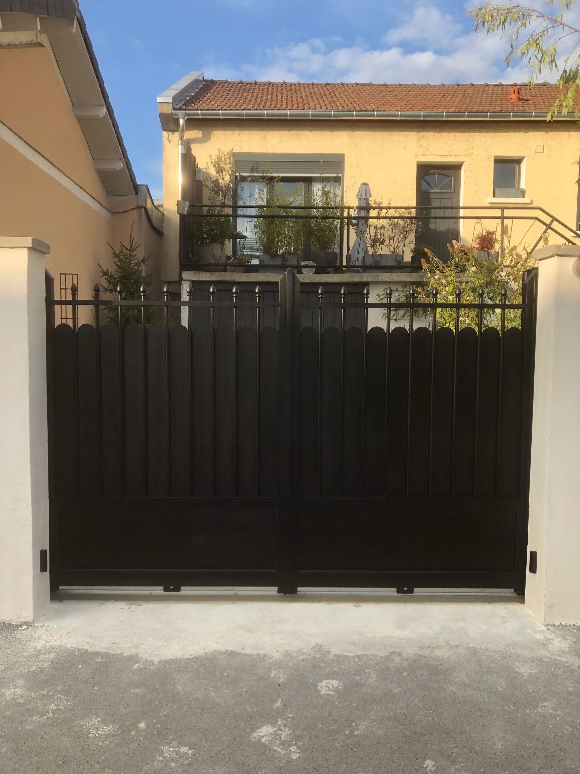 SMC Menuiseries portail métal