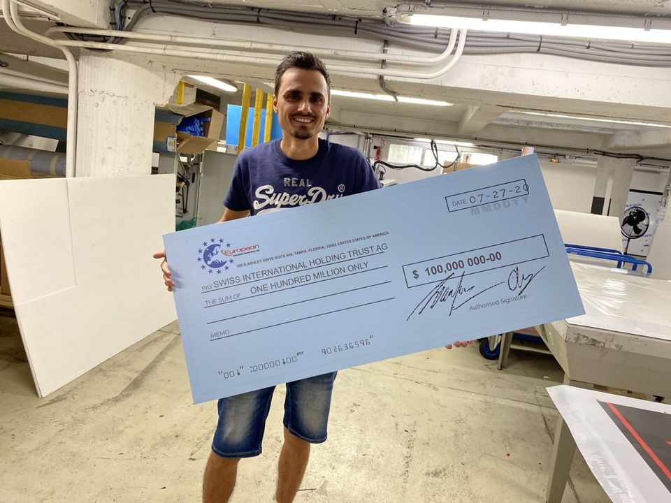 Photo du chèque imprimé en grand format