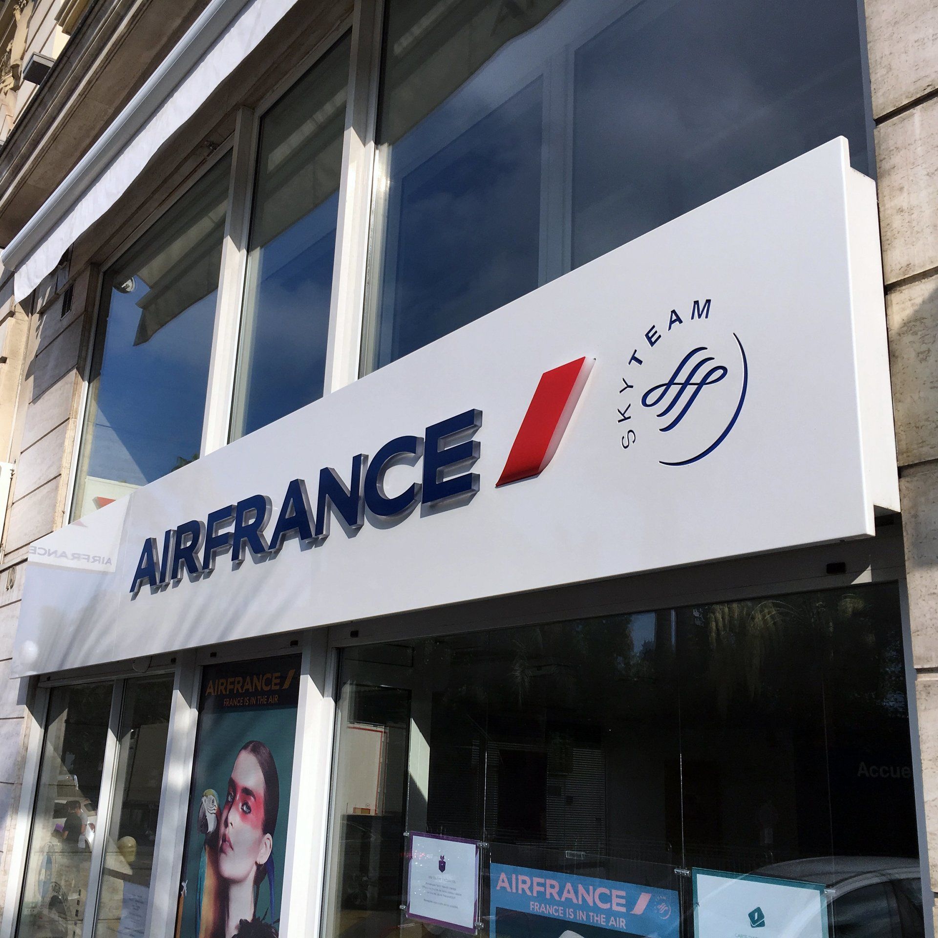 Enseigne lumineuse ajourée