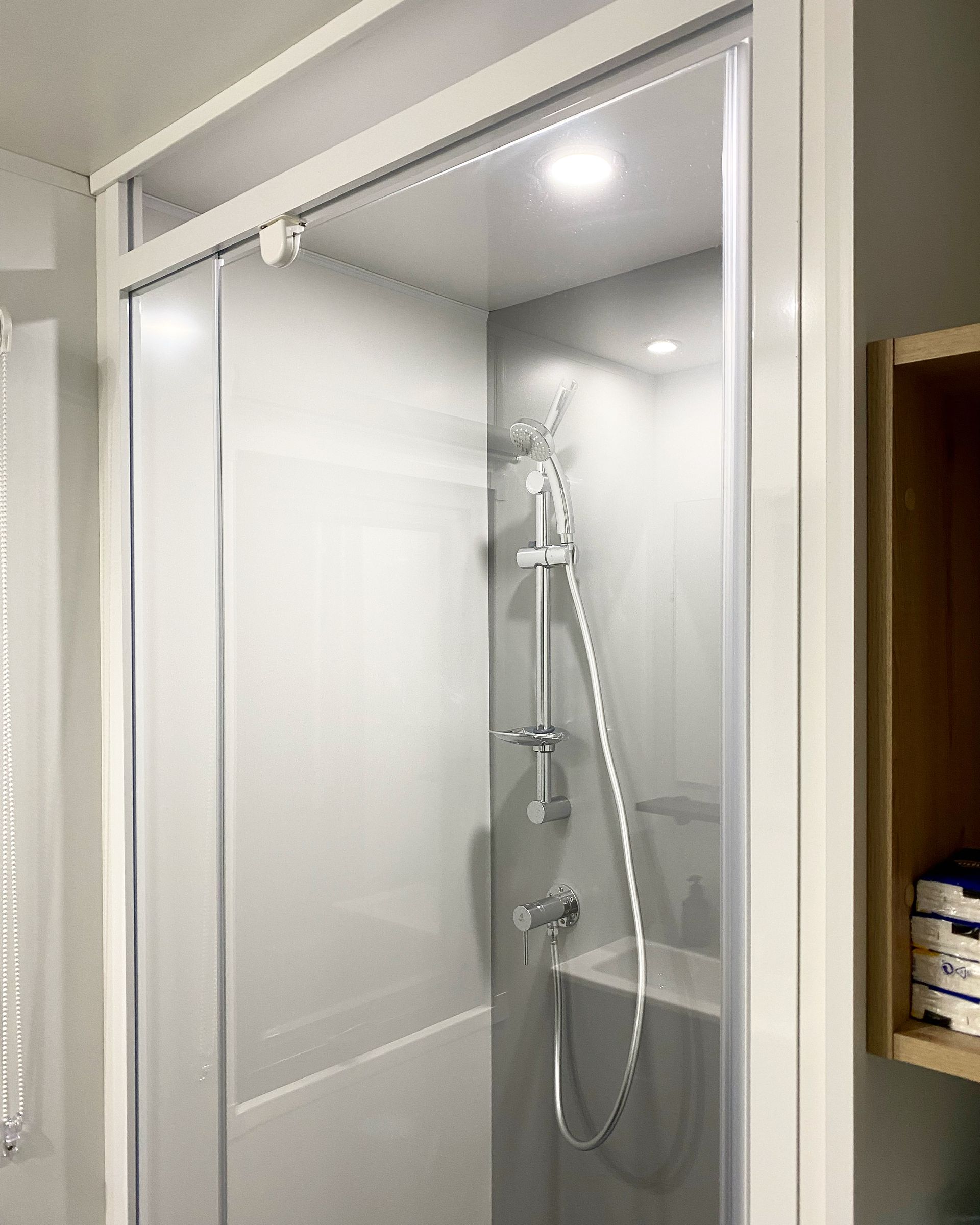 Badezimmer mit Dusche