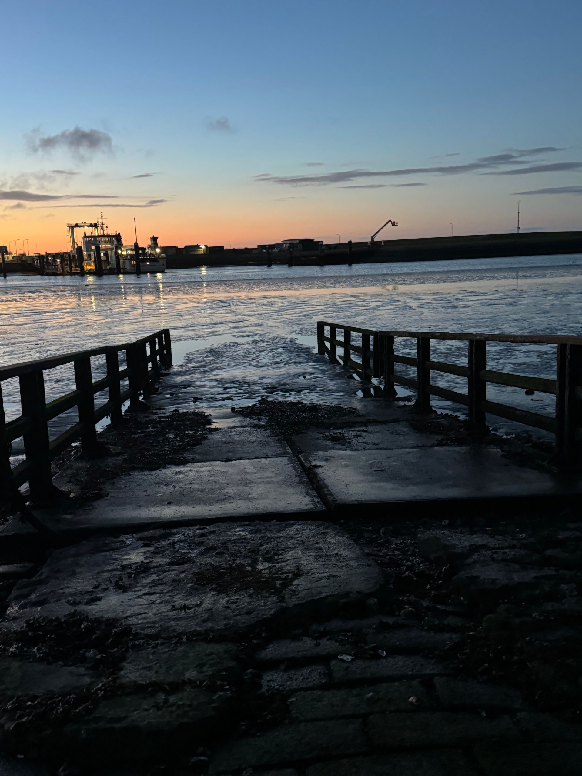 Ebbe an der Hafenausfahrt