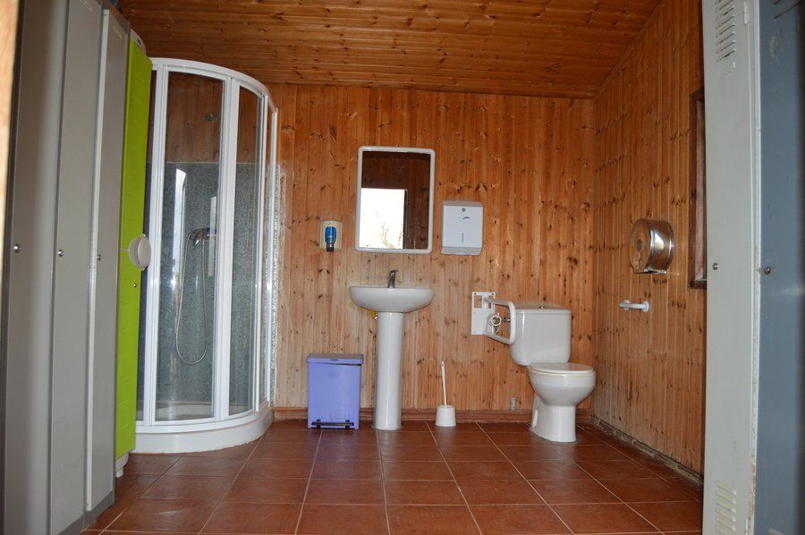 Vestuarios-baños Vestuarios-baños