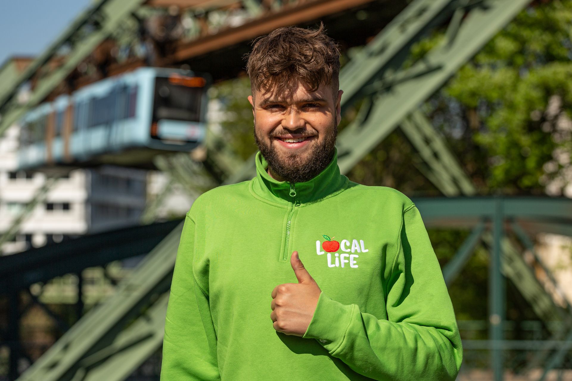 Valentin Steinbrenner mit Daumen hoch