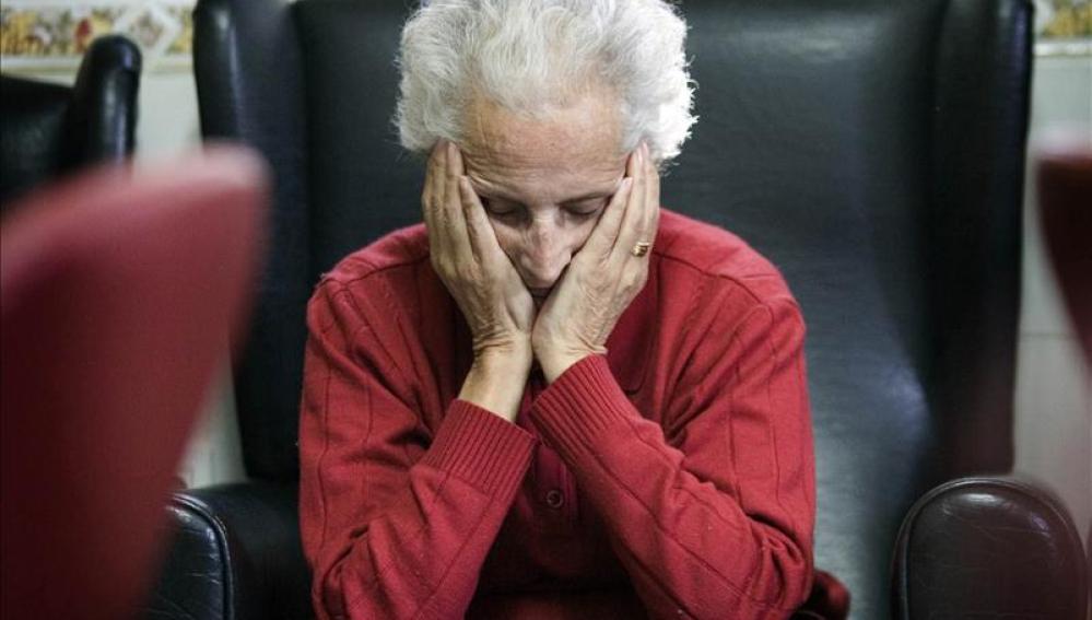 Cuánto cobra una cuidadora de ancianos Cuánto cobra una cuidadora de ancianos