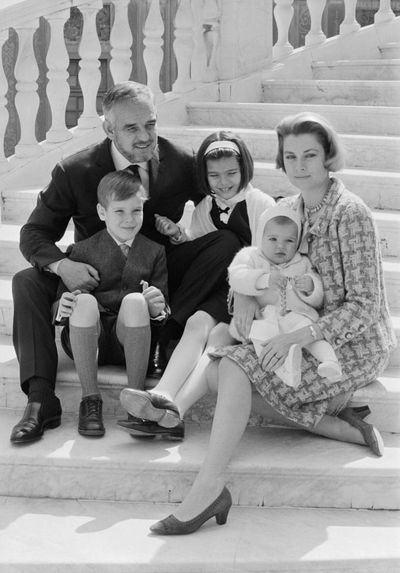 Grace Kelly mit Fürst Rainier III. und den Kindern